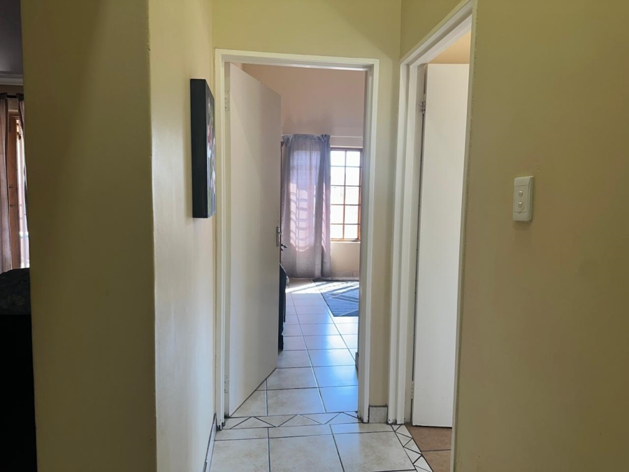 2 Bedroom Property for Sale in Waterval East North West